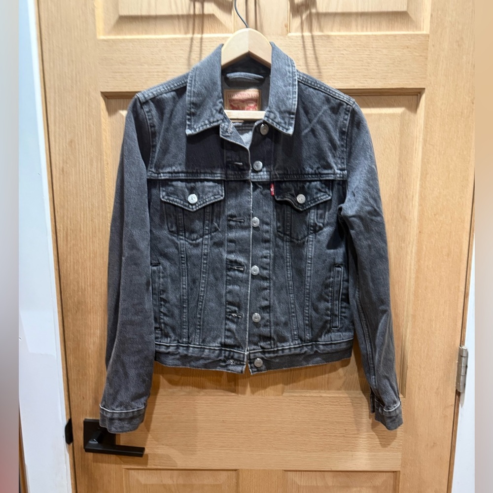 Levi's Women's Faded Black Denim Trucker Jacket